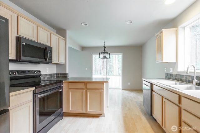 22463 SE 244th Street, Maple Valley, WA 98038