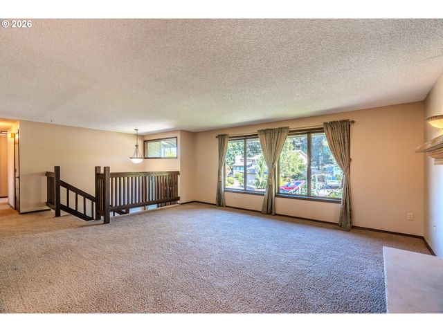 1968 Sw 25TH St, Gresham, OR 97080