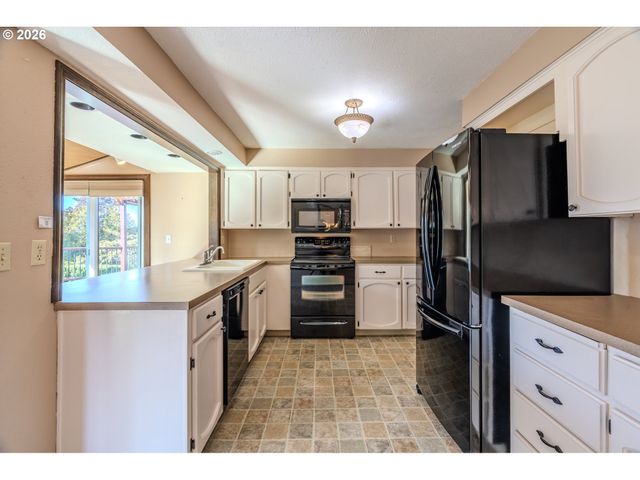 1968 Sw 25TH St, Gresham, OR 97080