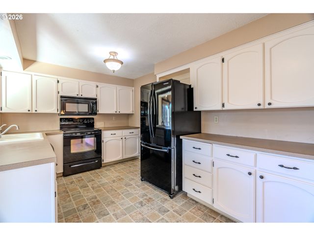 1968 Sw 25TH St, Gresham, OR 97080