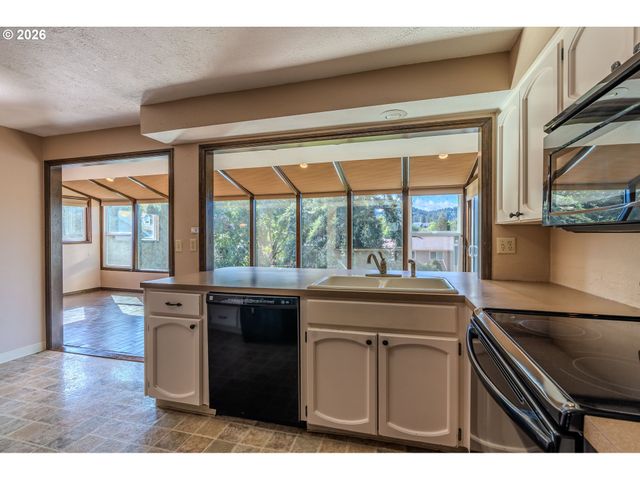 1968 Sw 25TH St, Gresham, OR 97080