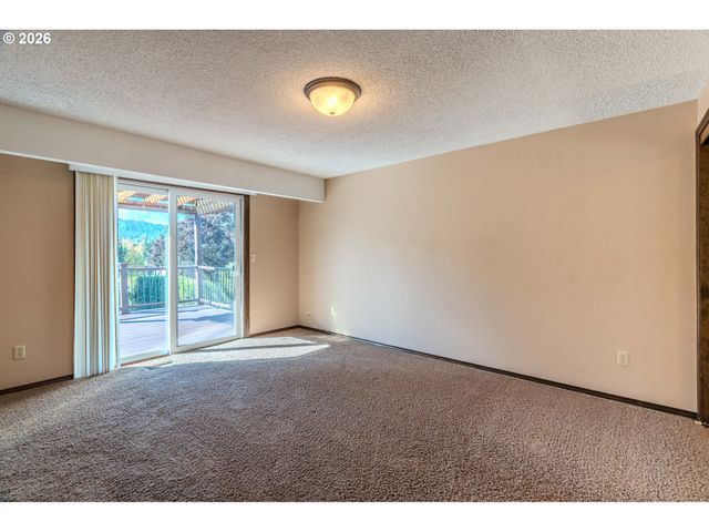 1968 Sw 25TH St, Gresham, OR 97080