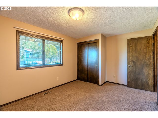 1968 Sw 25TH St, Gresham, OR 97080