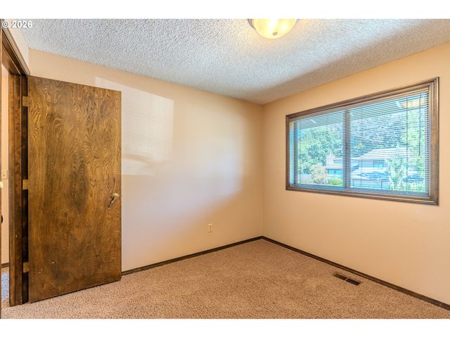1968 Sw 25TH St, Gresham, OR 97080