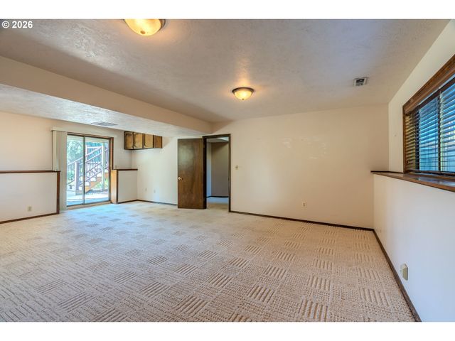 1968 Sw 25TH St, Gresham, OR 97080