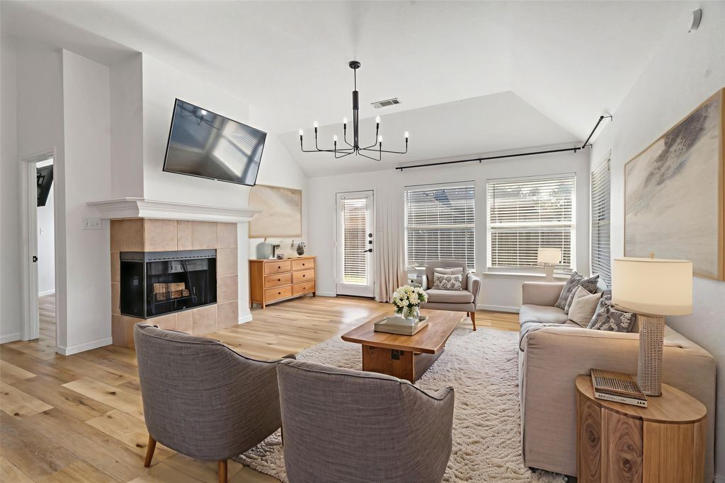 200 Valley View Drive, Waxahachie, TX 75167