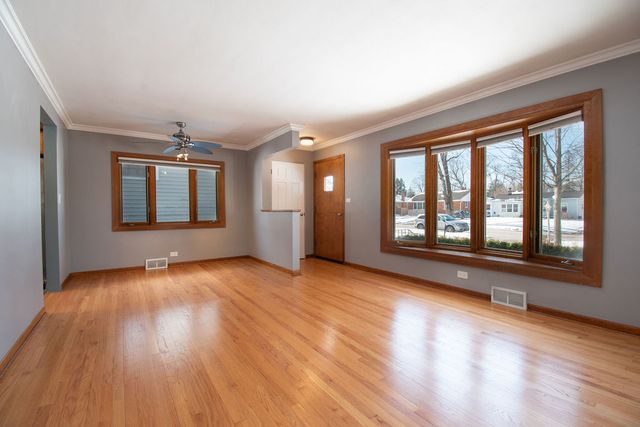 131 S Lodge Lane, Lombard, IL 60148