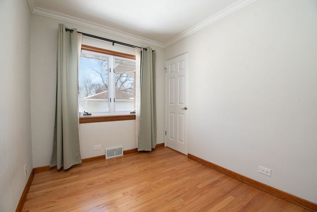 131 S Lodge Lane, Lombard, IL 60148