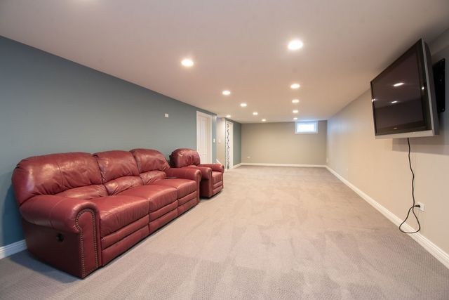 131 S Lodge Lane, Lombard, IL 60148