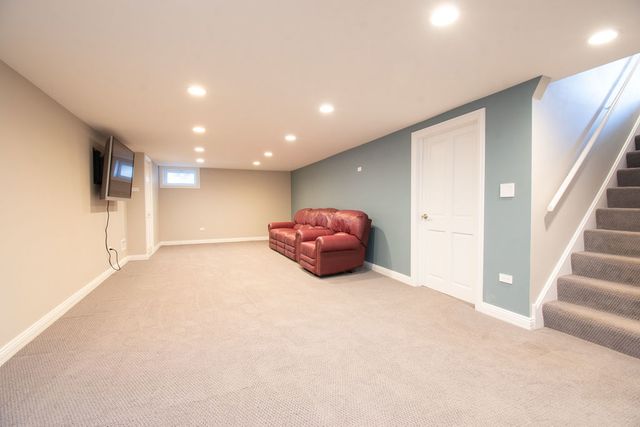 131 S Lodge Lane, Lombard, IL 60148