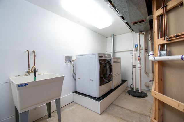 131 S Lodge Lane, Lombard, IL 60148