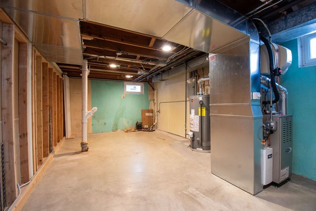 131 S Lodge Lane, Lombard, IL 60148