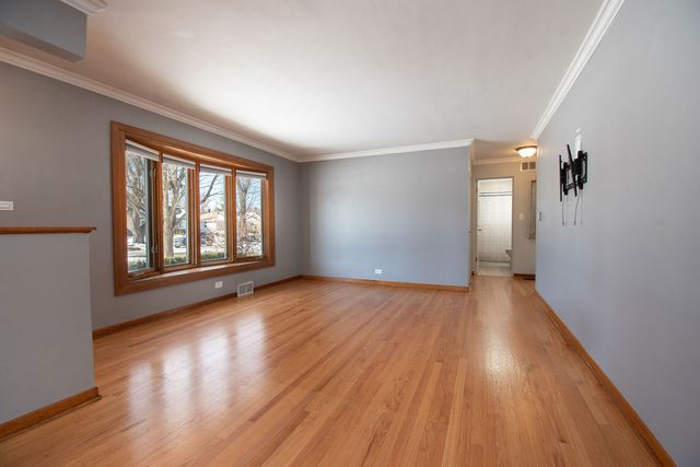 131 S Lodge Lane, Lombard, IL 60148