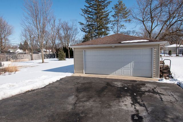 131 S Lodge Lane, Lombard, IL 60148