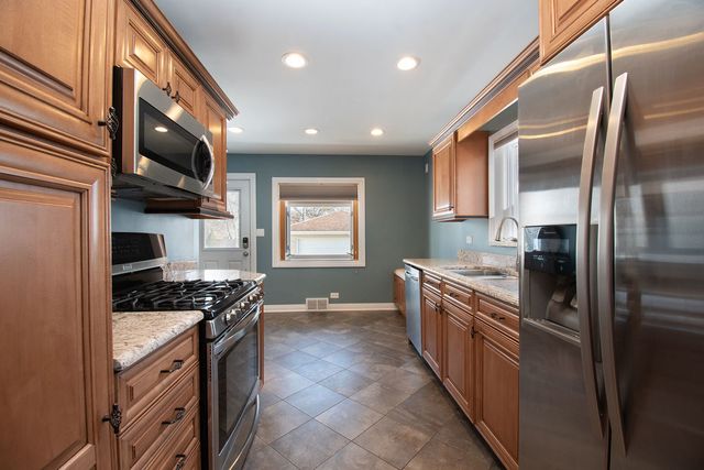 131 S Lodge Lane, Lombard, IL 60148