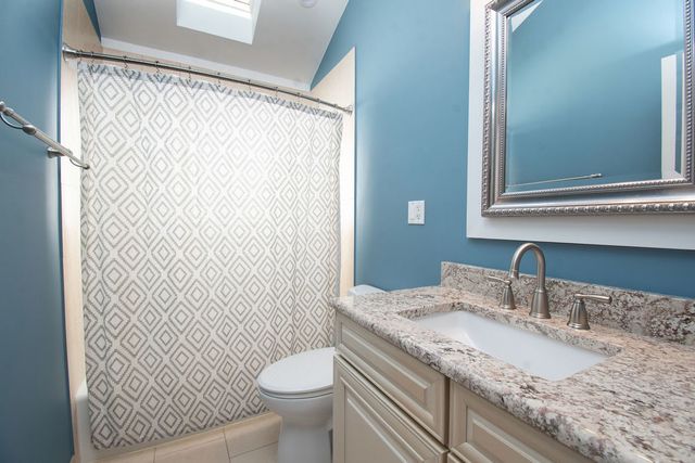 131 S Lodge Lane, Lombard, IL 60148