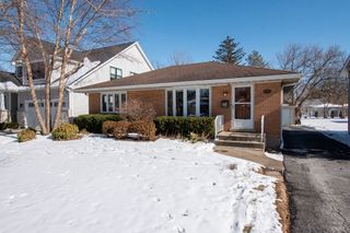 131 S Lodge Lane, Lombard, IL 60148