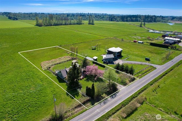 3073 Aldergrove Rd, Ferndale, WA 98248