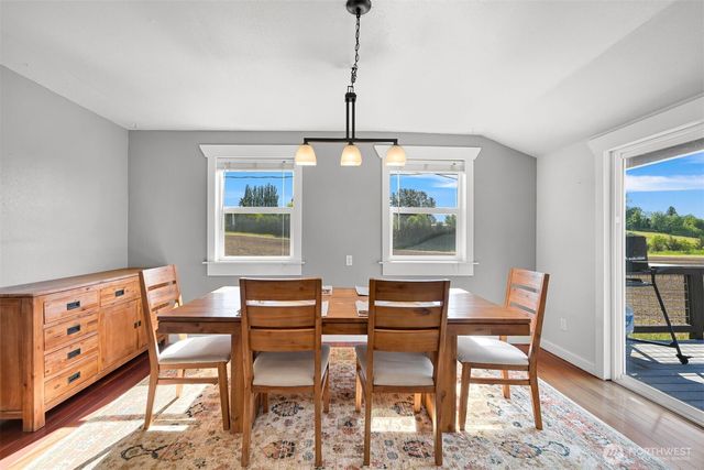 3073 Aldergrove Rd, Ferndale, WA 98248