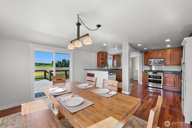 3073 Aldergrove Rd, Ferndale, WA 98248