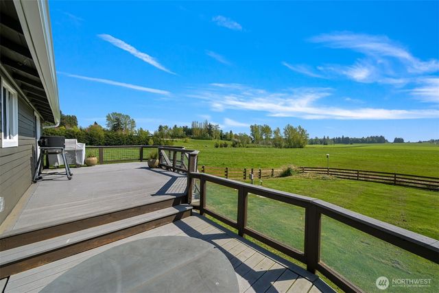3073 Aldergrove Rd, Ferndale, WA 98248