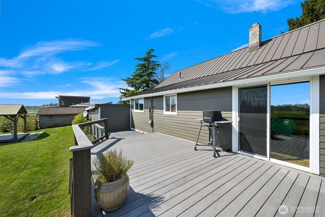 3073 Aldergrove Rd, Ferndale, WA 98248