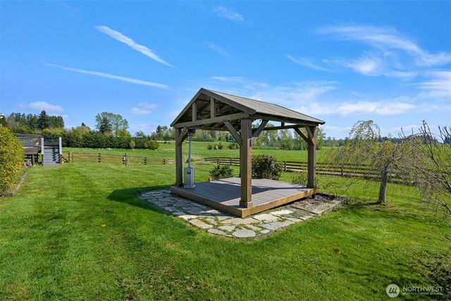 3073 Aldergrove Rd, Ferndale, WA 98248