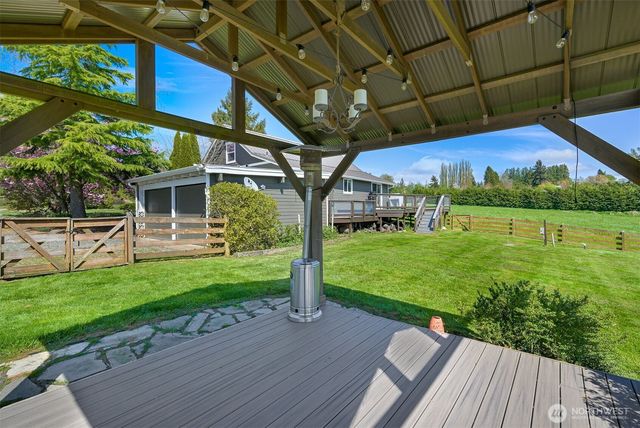 3073 Aldergrove Rd, Ferndale, WA 98248