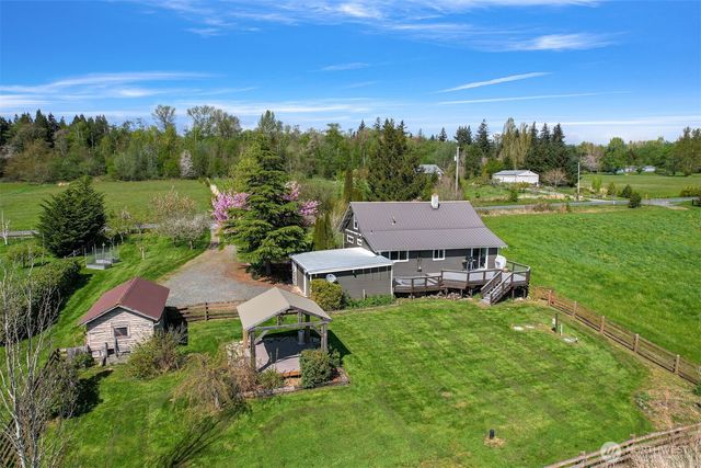 3073 Aldergrove Rd, Ferndale, WA 98248