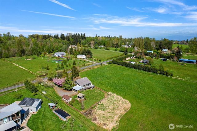3073 Aldergrove Rd, Ferndale, WA 98248