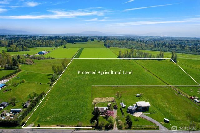 3073 Aldergrove Rd, Ferndale, WA 98248