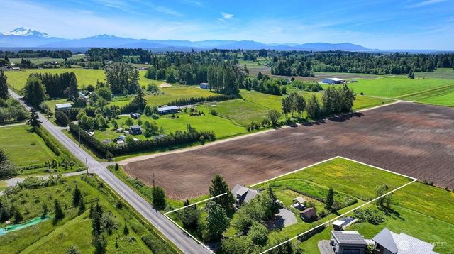 3073 Aldergrove Rd, Ferndale, WA 98248