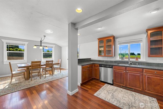 3073 Aldergrove Rd, Ferndale, WA 98248