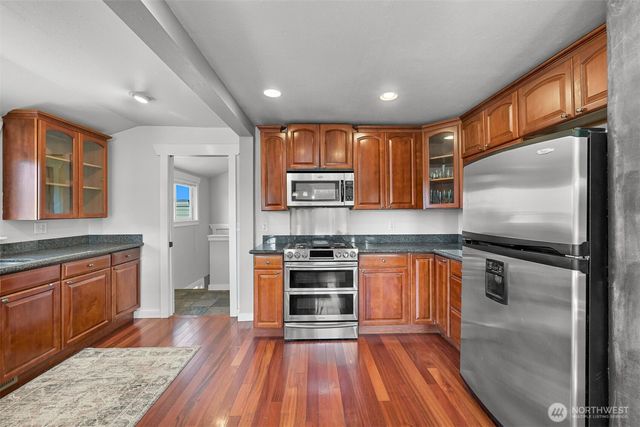 3073 Aldergrove Rd, Ferndale, WA 98248