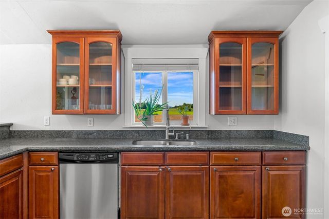 3073 Aldergrove Rd, Ferndale, WA 98248