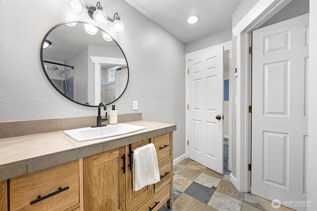 3073 Aldergrove Rd, Ferndale, WA 98248