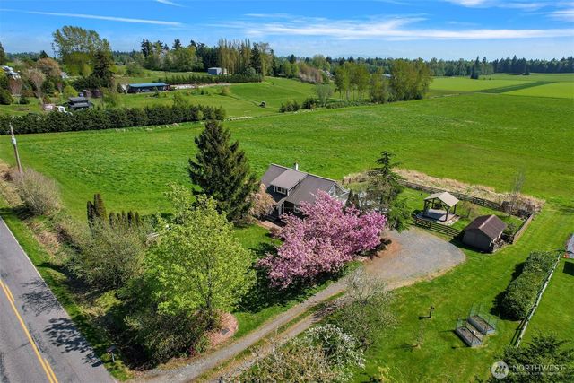 3073 Aldergrove Rd, Ferndale, WA 98248