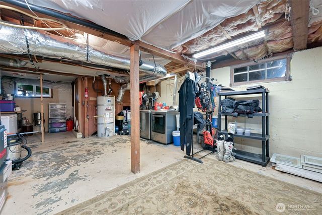 3073 Aldergrove Rd, Ferndale, WA 98248