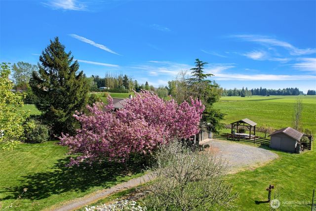 3073 Aldergrove Rd, Ferndale, WA 98248