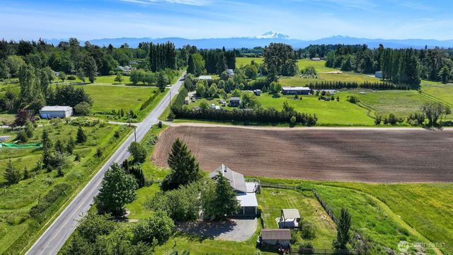 3073 Aldergrove Rd, Ferndale, WA 98248