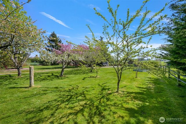 3073 Aldergrove Rd, Ferndale, WA 98248