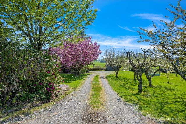 3073 Aldergrove Rd, Ferndale, WA 98248