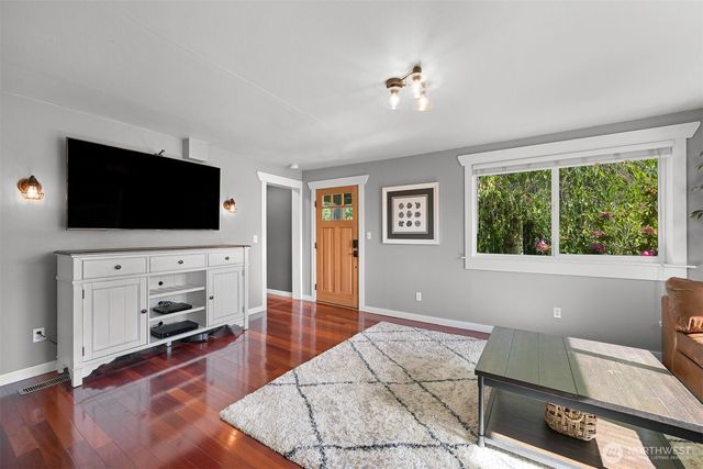 3073 Aldergrove Rd, Ferndale, WA 98248