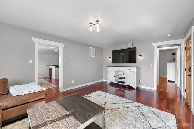 3073 Aldergrove Rd, Ferndale, WA 98248