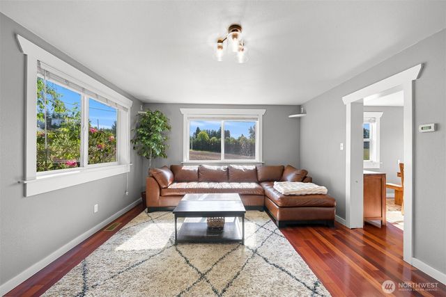 3073 Aldergrove Rd, Ferndale, WA 98248
