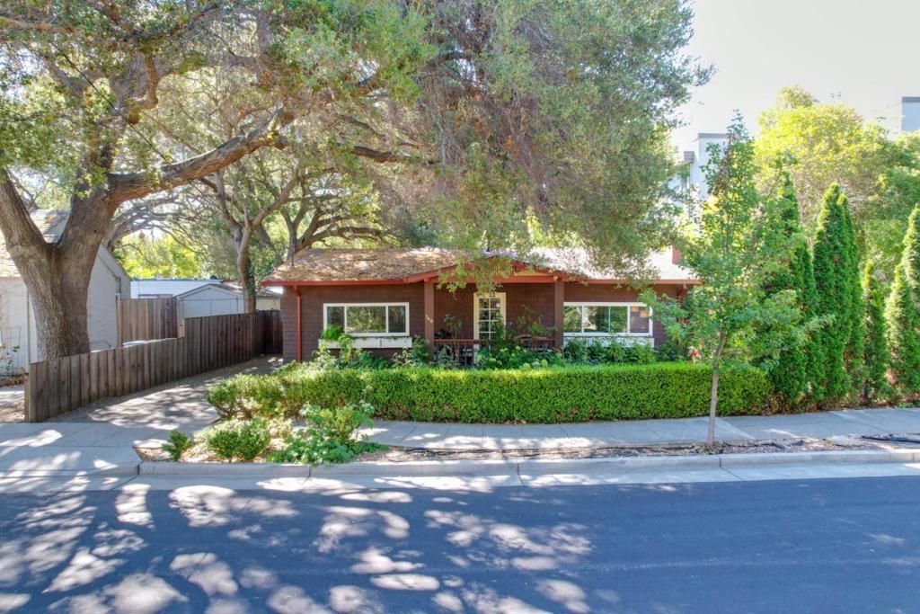 Image 1 of property listing at 340 Palo Alto Avenue, Palo Alto, CA 94301