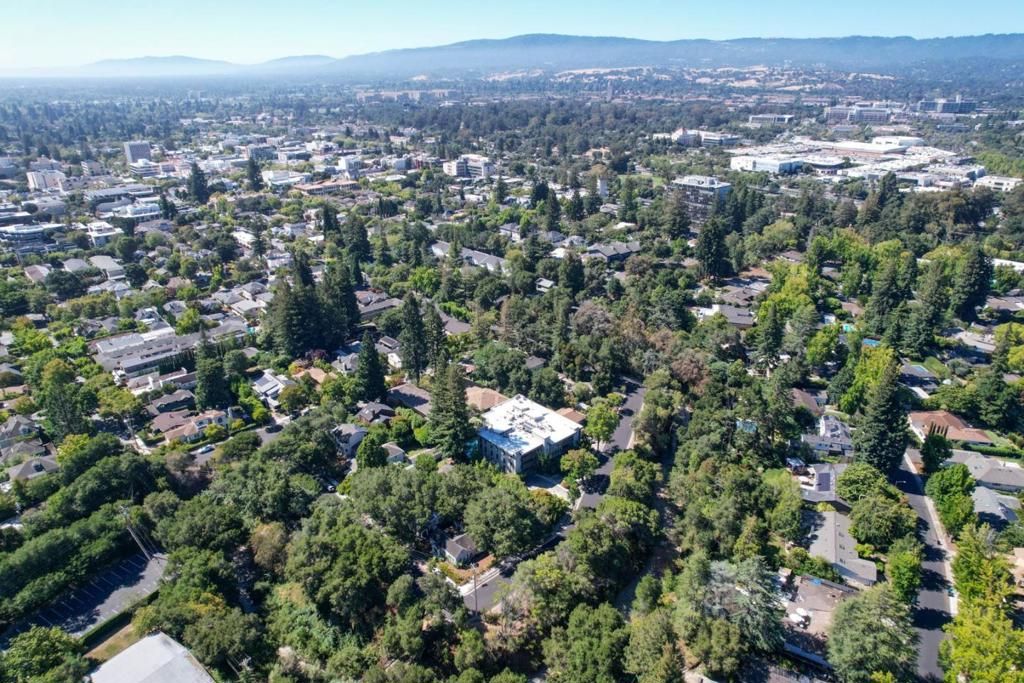 Image 3 of property listing at 340 Palo Alto Avenue, Palo Alto, CA 94301