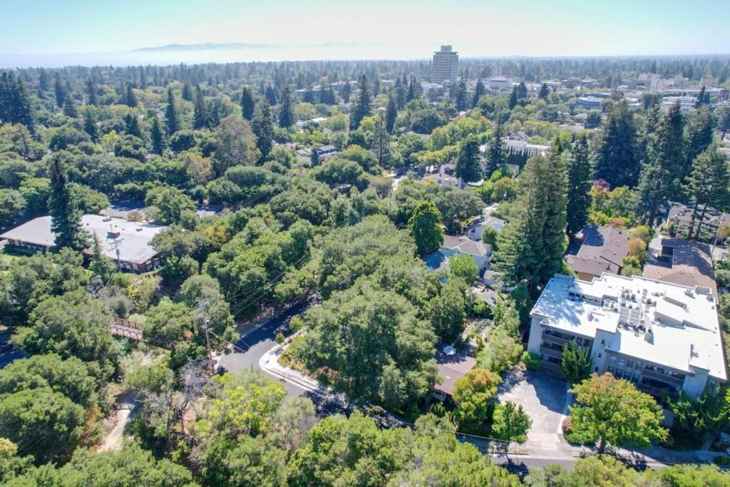 Image 4 of property listing at 340 Palo Alto Avenue, Palo Alto, CA 94301