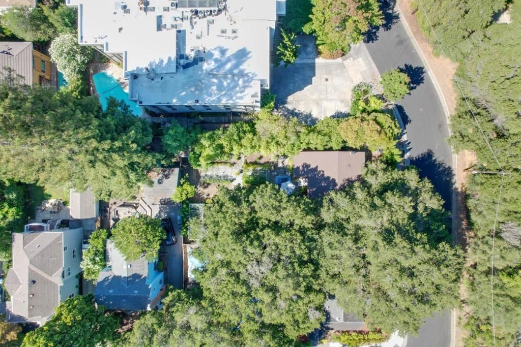 Image 6 of property listing at 340 Palo Alto Avenue, Palo Alto, CA 94301