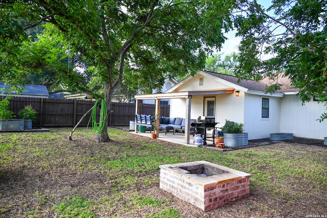 921 SEMINOLE DR, New Braunfels, TX 78130